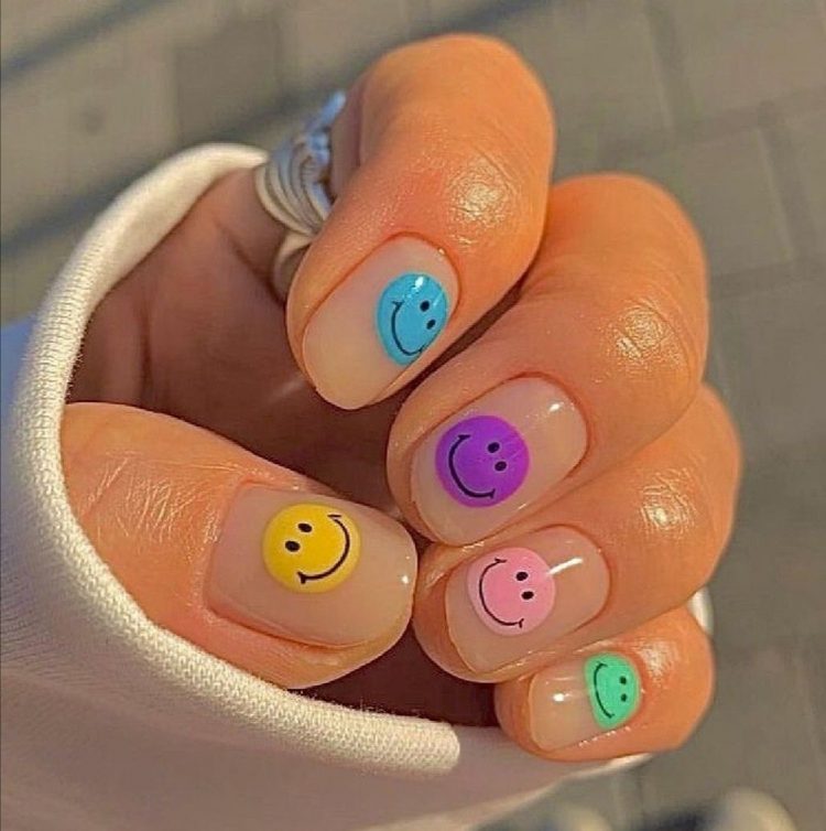 6 diseños de uñas para que tus manos luzcan más jóvenes Mujer