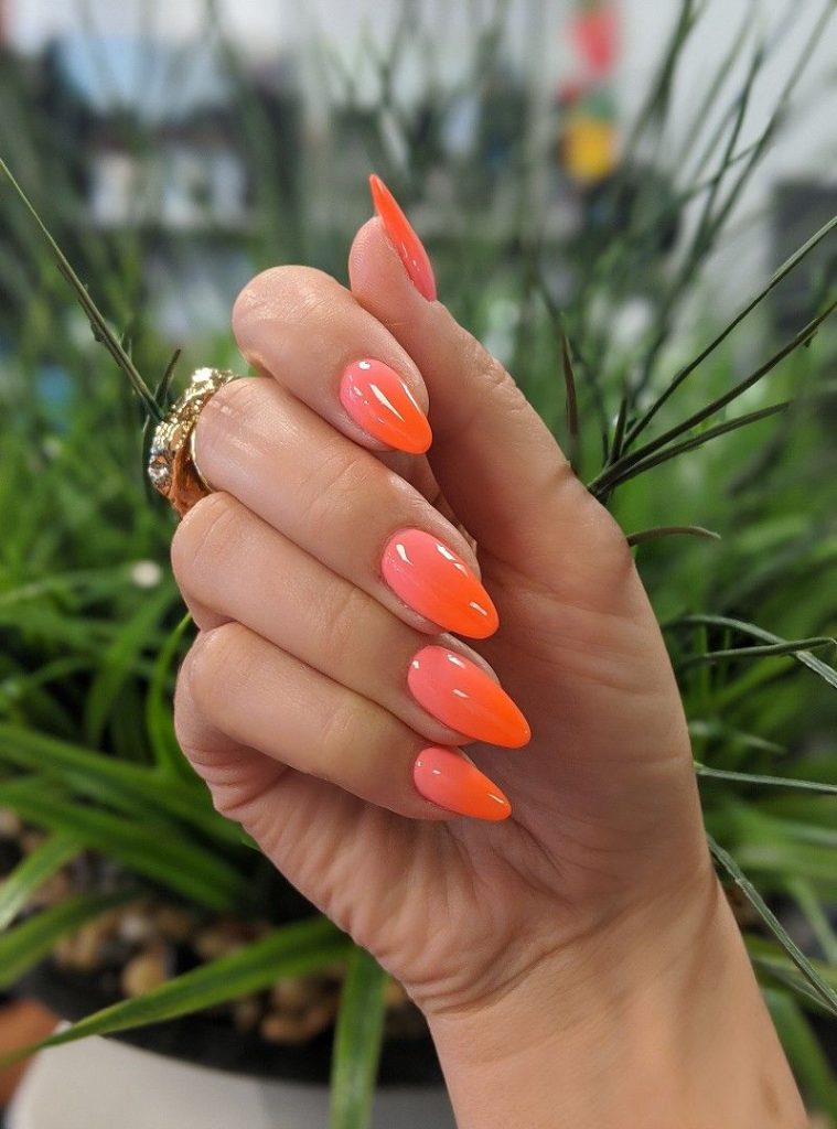 10 diseños de uñas color naranja para lucir GUAPA en el otoño Mujer