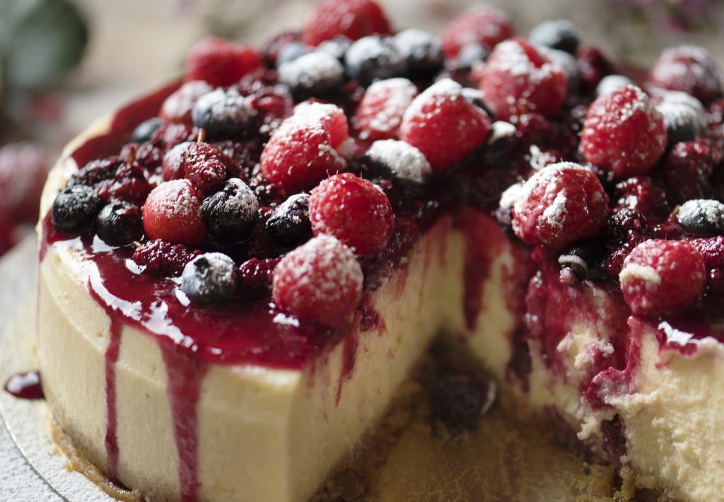 Cheesecake de frutos rojos, suave y esponjoso