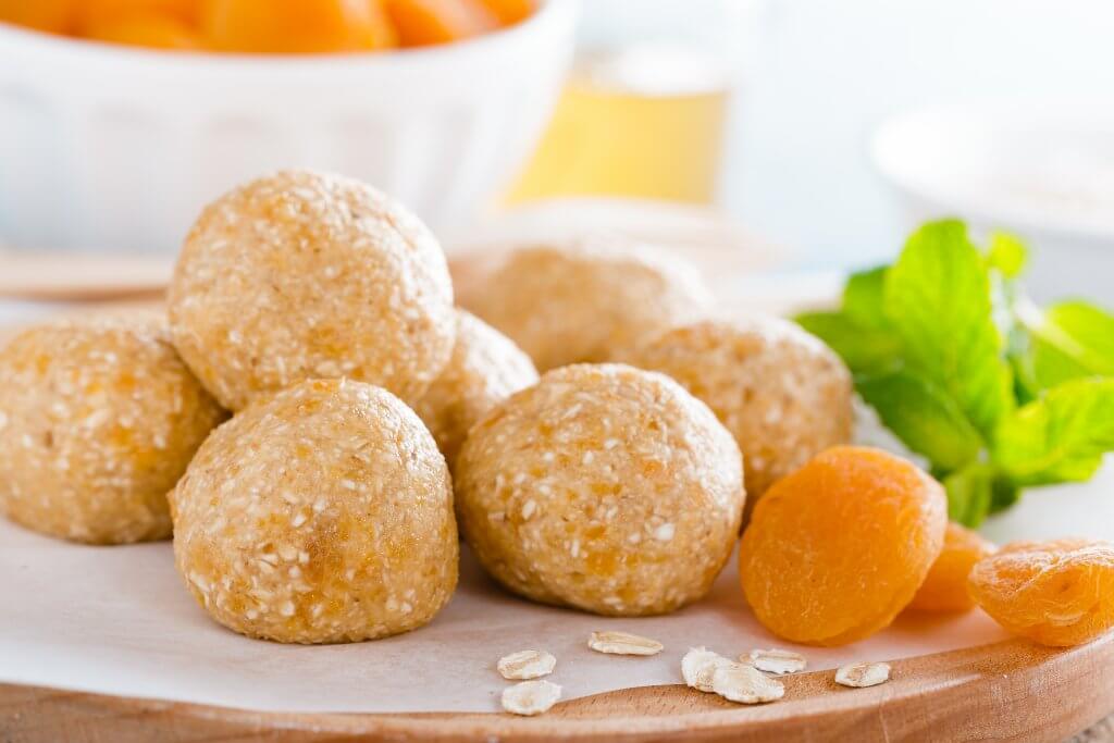 Bolitas energéticas de cúrcuma y limón