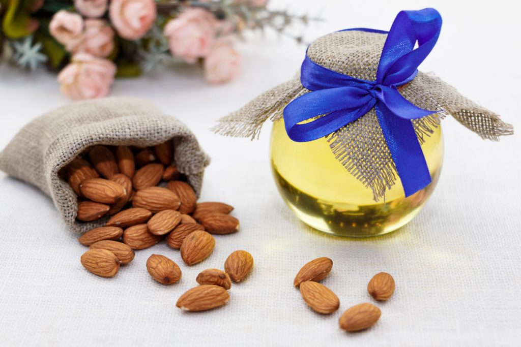 10 usos del aceite de almendras que transformarán tu cuerpo de pies a cabeza