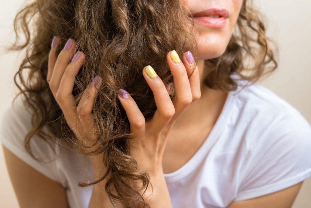 Mascarilla casera de aceite de coco que transforma tu cabello en menos de 2 semanas
