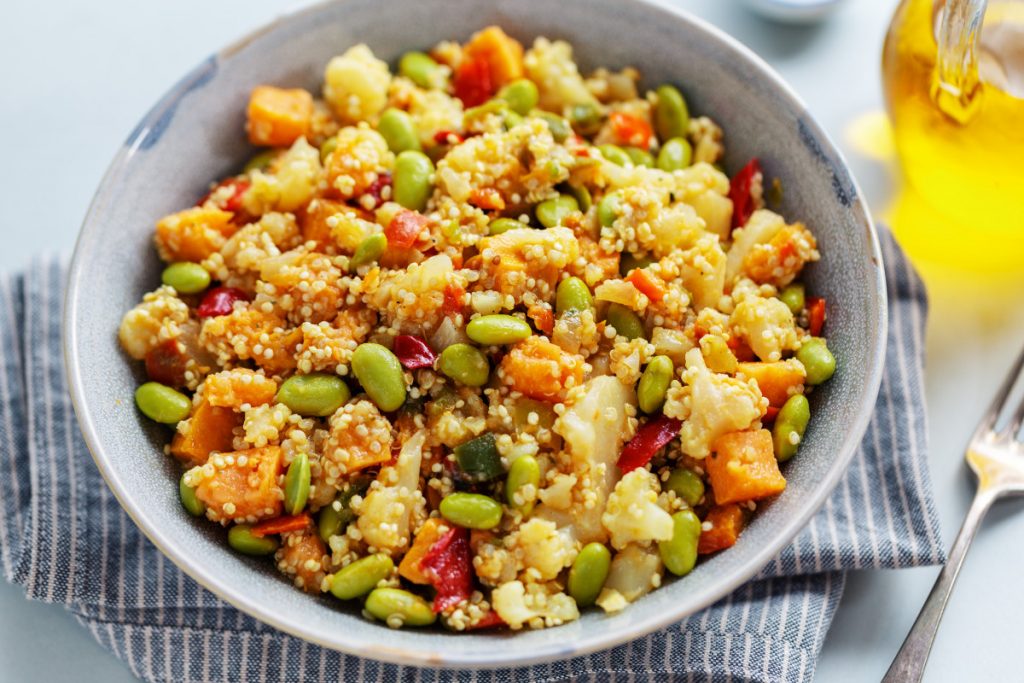6 recetas de ensaladas con quinoa para almorzar