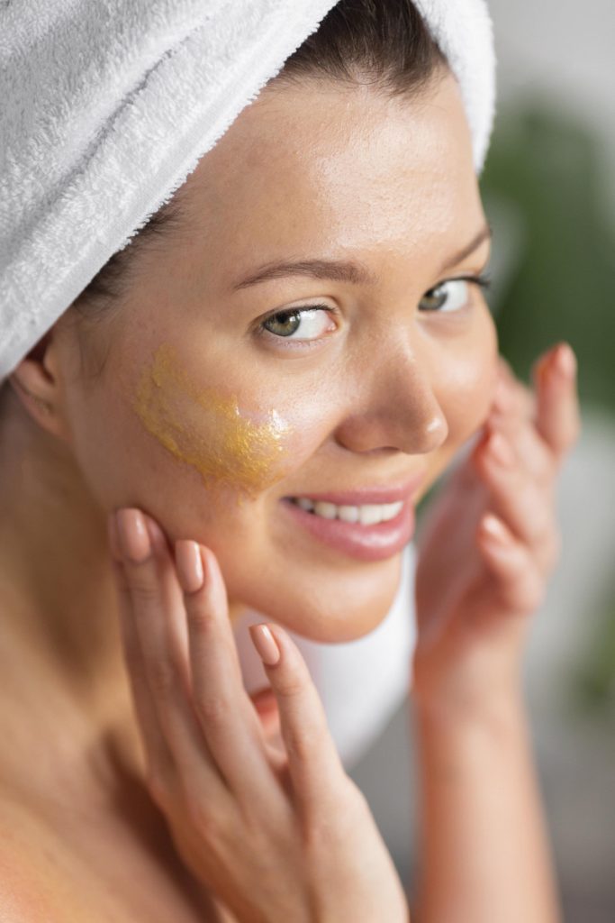 5 mascarillas de cúrcuma para eliminar las manchas del acné