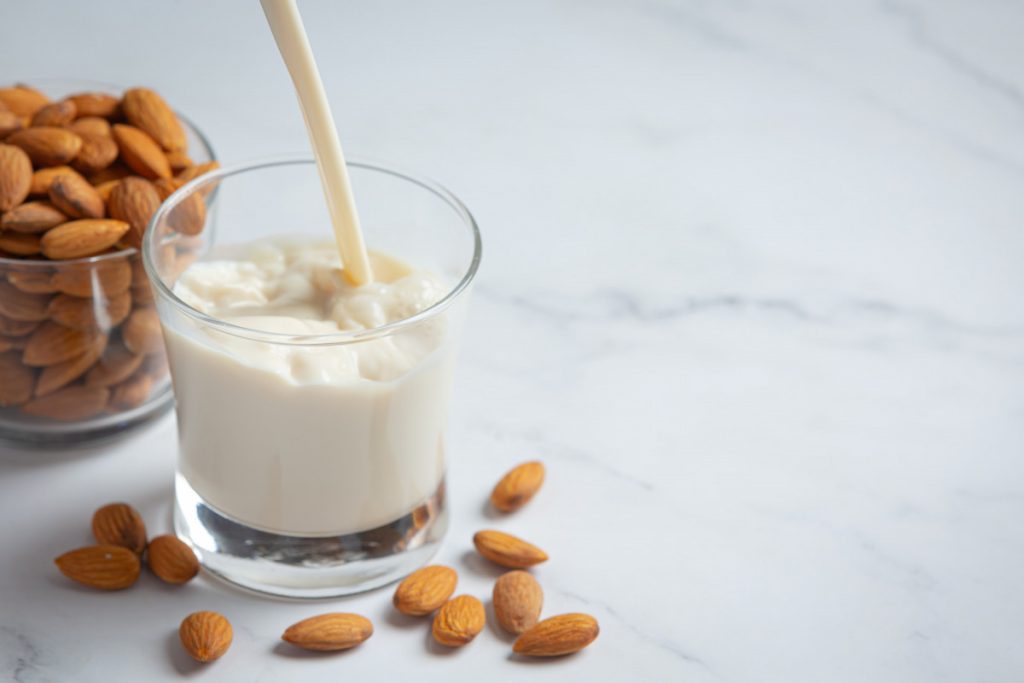 7 beneficios de la leche de almendras