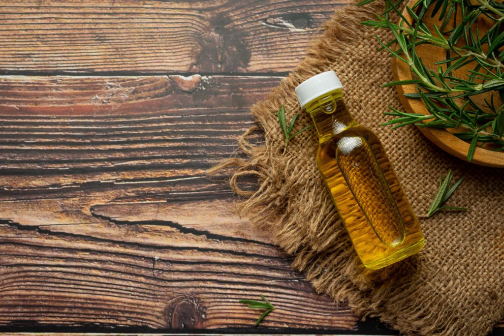Aceite de romero. El secreto de un cabello largo y hermoso