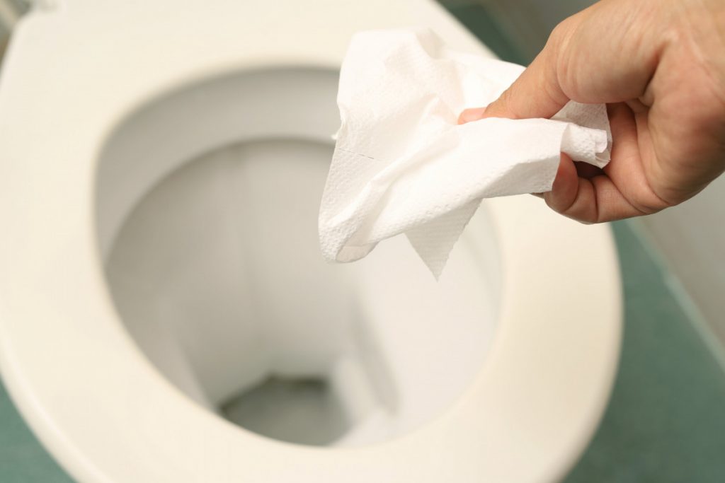 Cómo destapar un baño: trucos y consejos para hacerlo