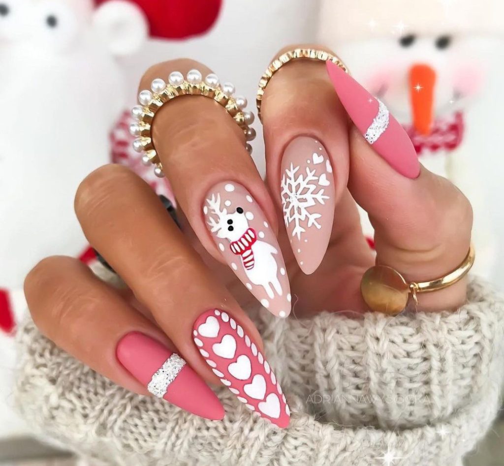 Es oficial llegó la navidad. Conoce los 10 mejores diseños de uñas para navidad con diferentes colores