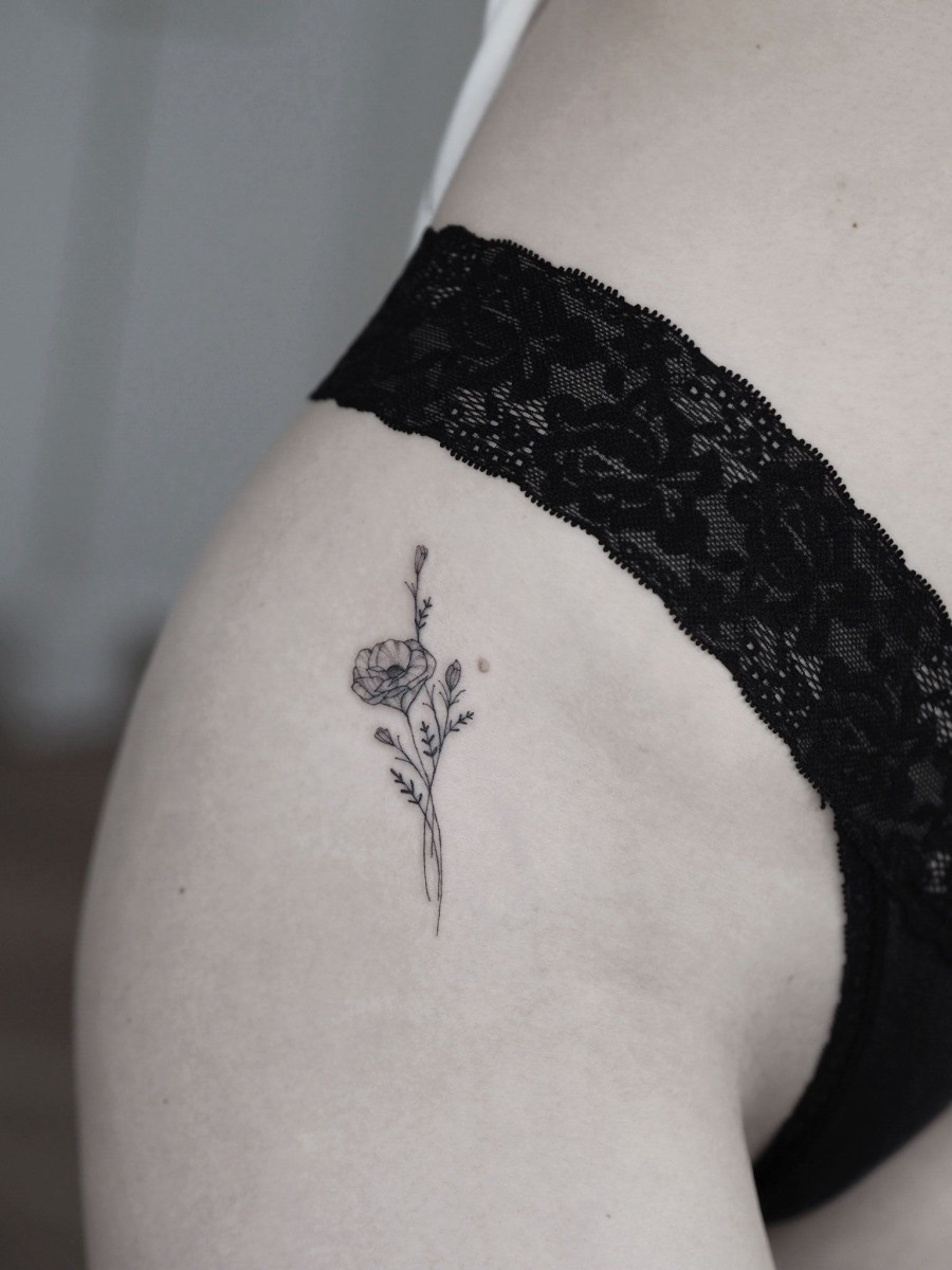 6 ideas de tatuajes pequeños en las caderas para mujeres - Mujer saludable  10 | Todo para la mujer moderna