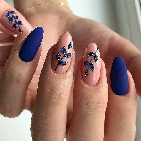 7 diseños de uñas azul rey para combinar con vestidos - Mujer saludable 10  | Todo para la mujer moderna