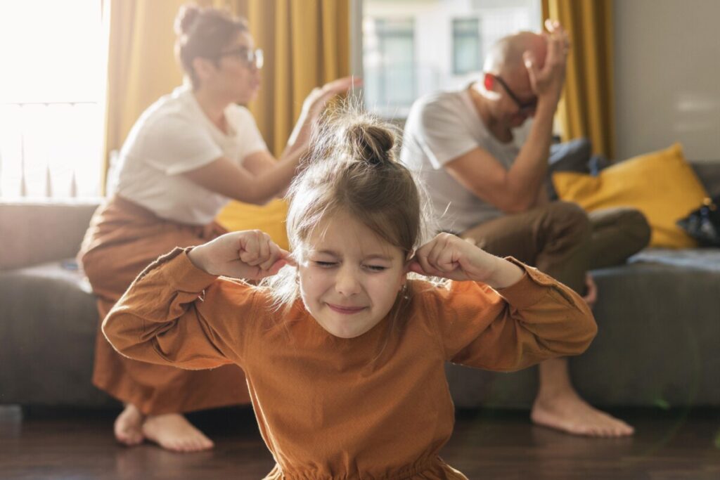 Todos hablan de los niños con padres separados, pero nadie habla de aquellos que tienen que convivir con padres que ya no se aman