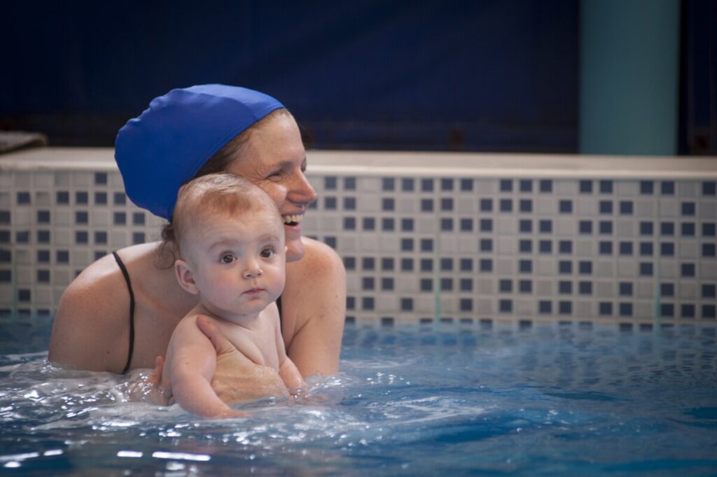 8 beneficios de la natación para los niños