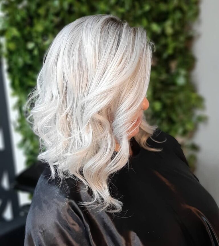 Mechas platinadas: 6 formas de llevarlas con mucho estilo este 2022