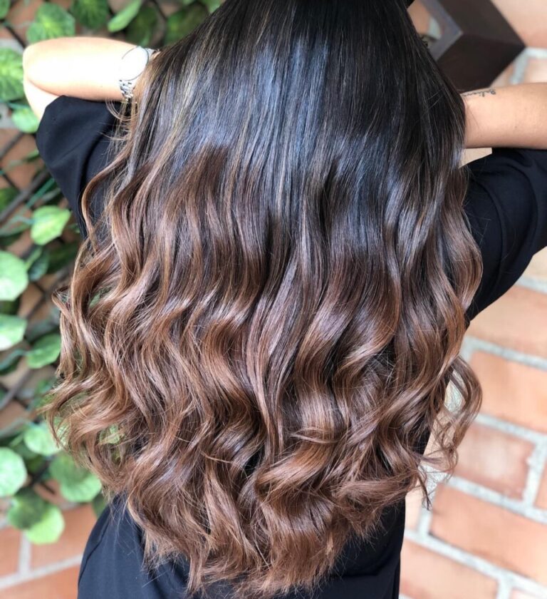 Balayage chocolate: el color que nació para iluminar a las morenas