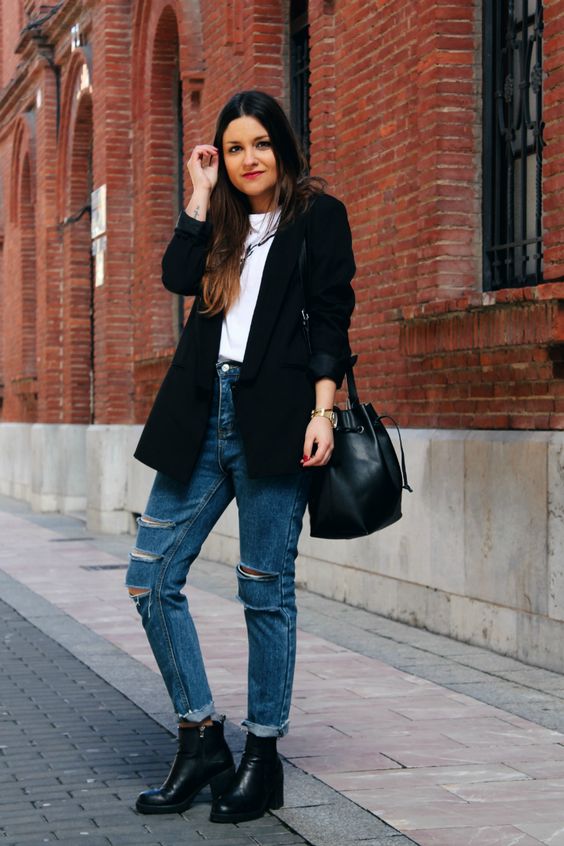 Outfits frio casual, botines negros jeans.