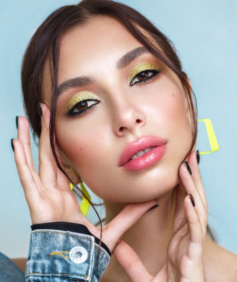 Sombras coloridas: Estos son los maquillajes que debes intentar para tus salidas casuales