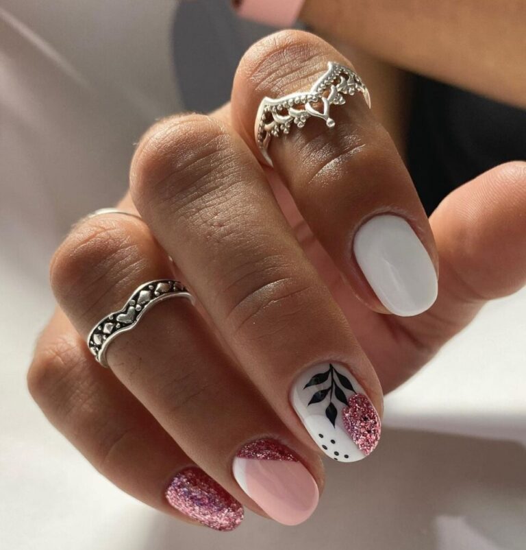 Los diseños de uñas cortas color rosita que necesitas probar hoy mismo