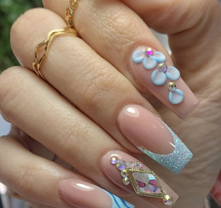 10 manicuras azul con pedrería