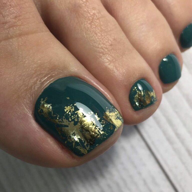 10 diseños de uñas semipermanente para los pies que marcarán la tendencia este otoño