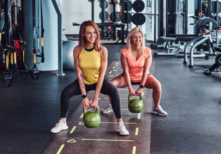 10 Ejercicios en casa que te ayudan a aumentar gluteos