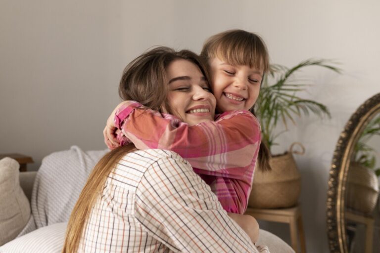 Los abrazos: el mejor instrumento para educar
