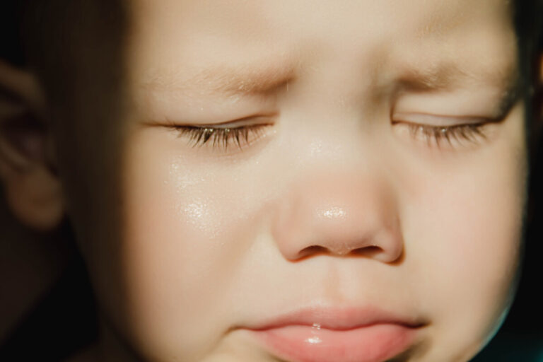 Tu hijo no es caprichoso tiene “mamitis” y necesita amor.