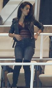 Georgina Rodriguez usando jeans y botas altas