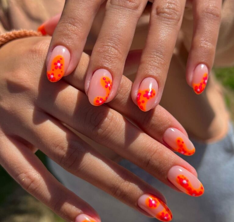 Mejores diseños de uñas naranjas que puedes llevar en primavera