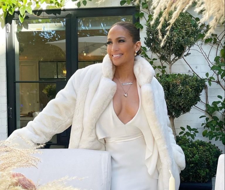 Jennifer López causa revuelo en las redes al utilizar filtro de belleza: ¿exceso de perfección o simple diversión?