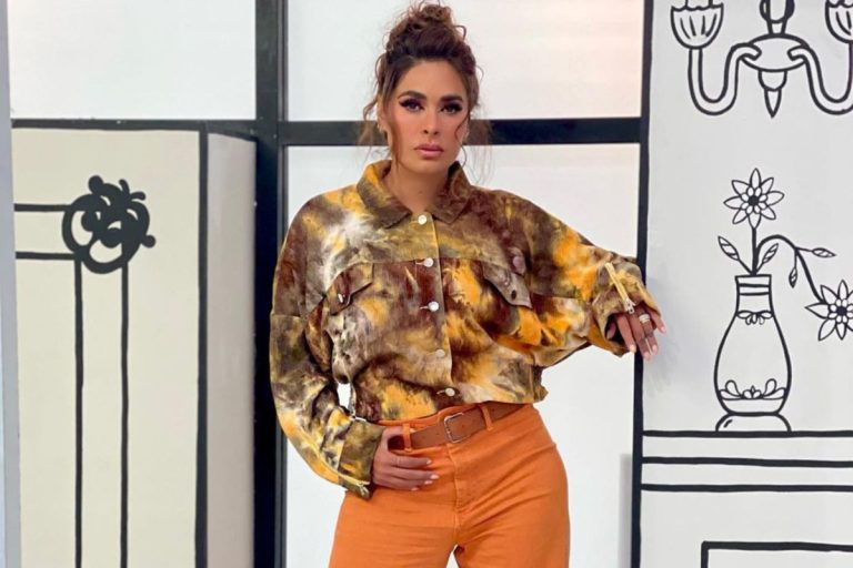 Galilea Montijo lleva un vestido dorado ceñido al cuerpo que deja a sus seguidores fascinados