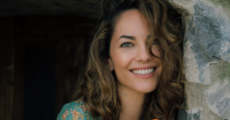 ¡Radiante a los 45! Los Secretos de Belleza que Bárbara Mori Guarda Bajo Llave para Lucir Siempre Fabulosa